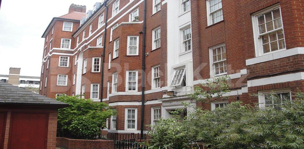 Recently refurbished five double bedroomed apartment  Page Street, Victoria